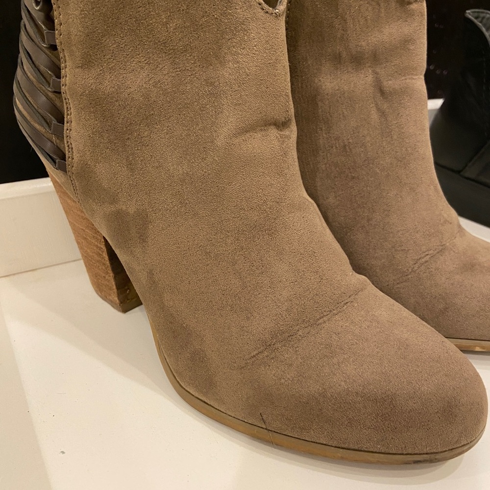 Carlos by Carlos Santana 3” Heeled Ankle Booties. Grayish Brown. Size 6.5 US.